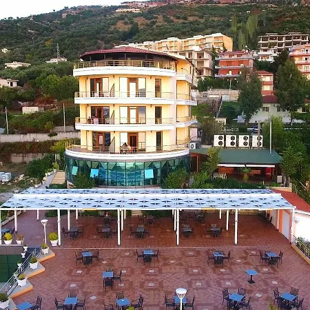 Monte-carlo ホテル Vlorë